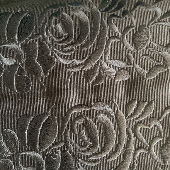 BCBGirls 🔥final sale 🔥⭐️handbag. Pretty flowers. - Picture 4 of 4